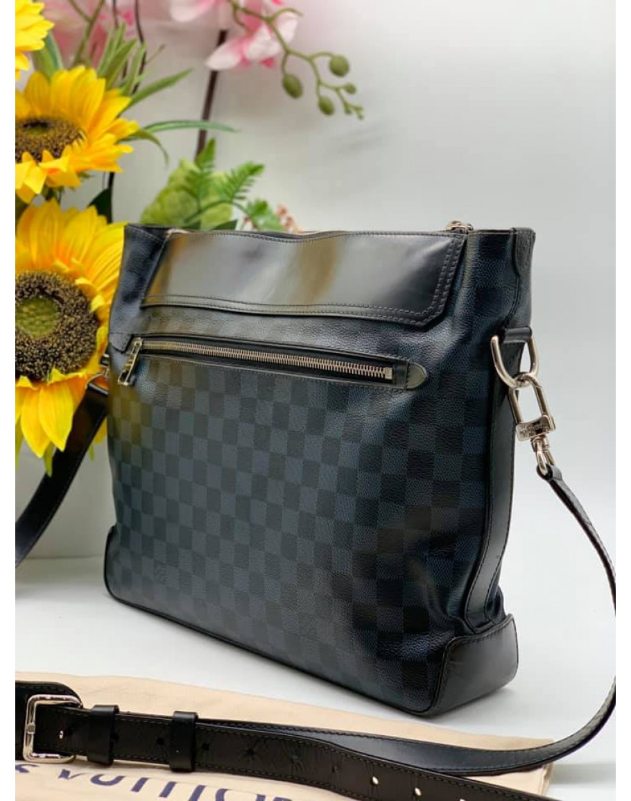 LOUIS VUITTON MESSENGER BAG